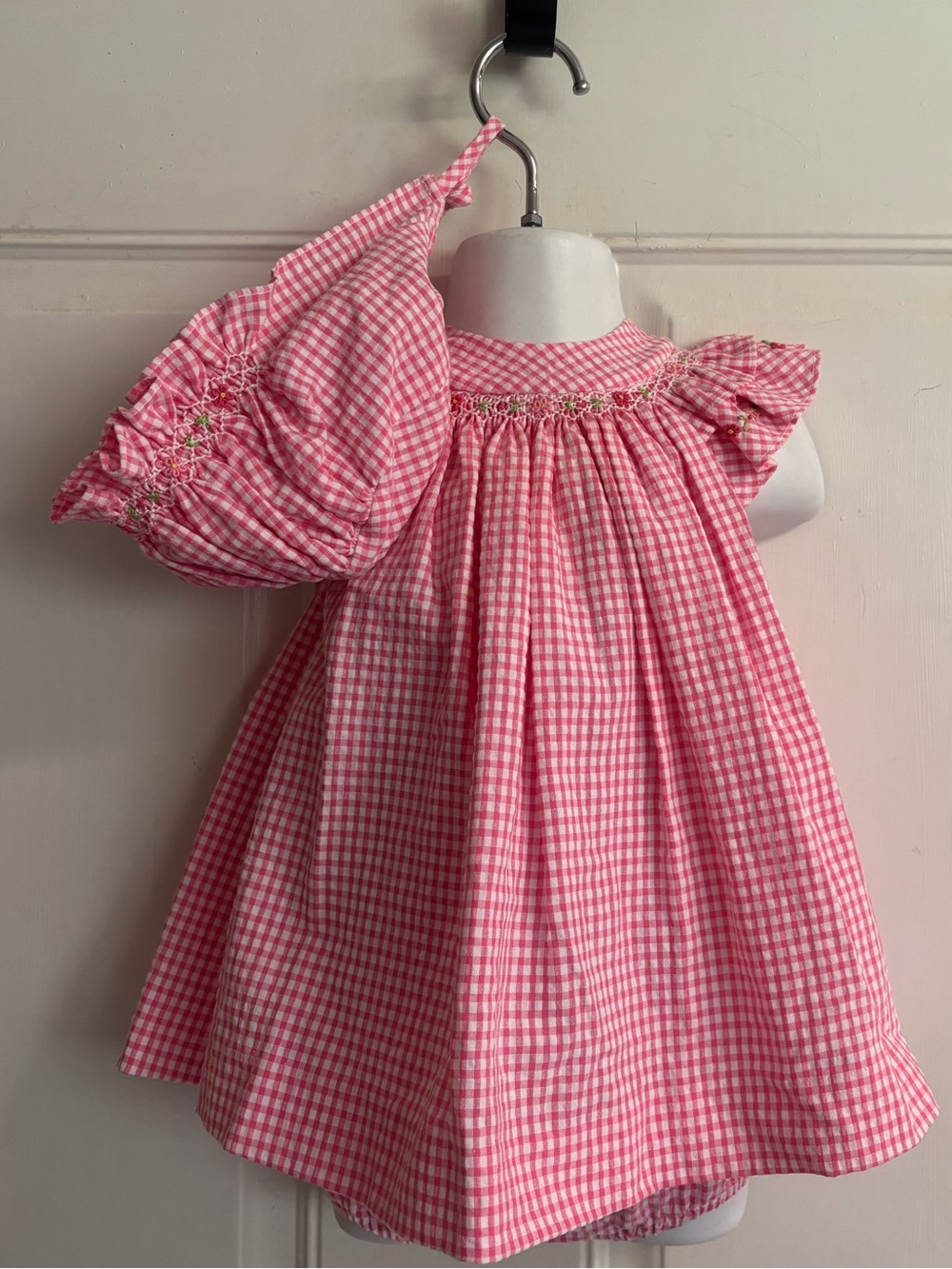 3M Luli & Me pink and white gingham smocked dress, bloomers and bonnet set. EUC